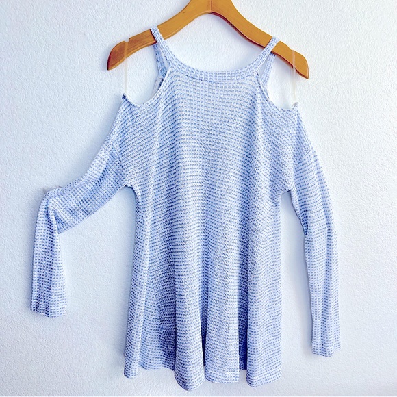 Manonie Light weight knit sweater cold shoulder cut outs and flowy bottom - Picture 2 of 8